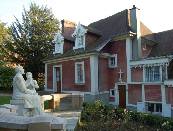 Statue Thérèse Louis Martin Buissonnets