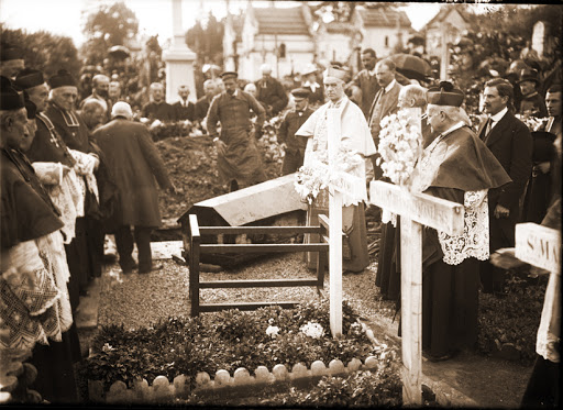Exhumation de sœur Thérèse de l’Enfant-Jésus