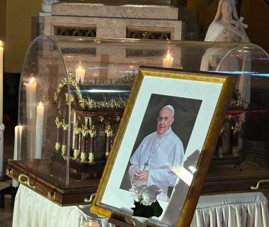 Le pape François a rejoint la “patrie” de sa petite Thérèse